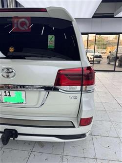 تۆیۆتا لاند کروزەر